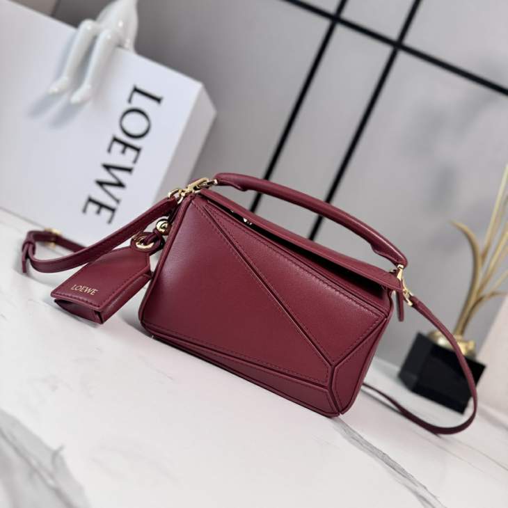 Picture of Loewe Handbags _SKUfw239912307fw